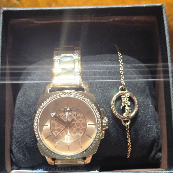 Coach Boyfriend Rose Gold Watch with Bracelet Gift Set - Picture 4 of 12